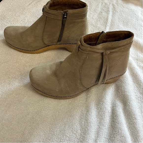 Dansko Women's Markie style leather Bootie with cute tassel detail - Picture 2 of 10